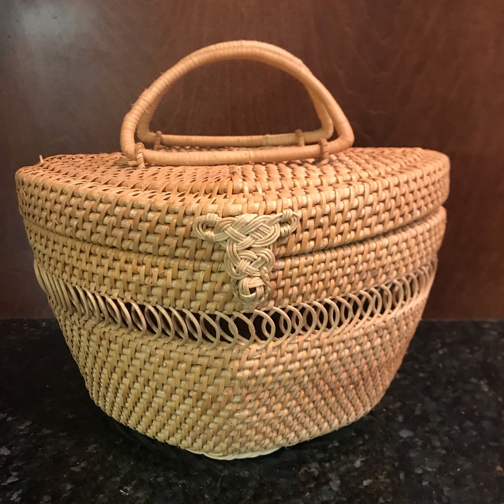 Vintage woven bag, goes with EVERYTHING!